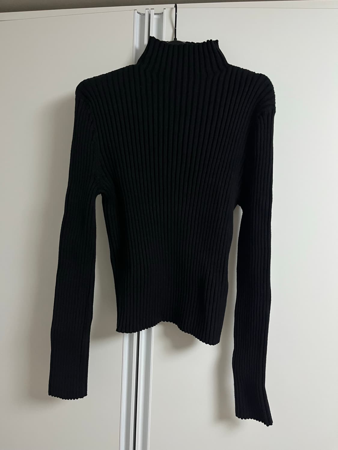 아모멘토 amomento 블랙 터틀넥 1  상품이미지1