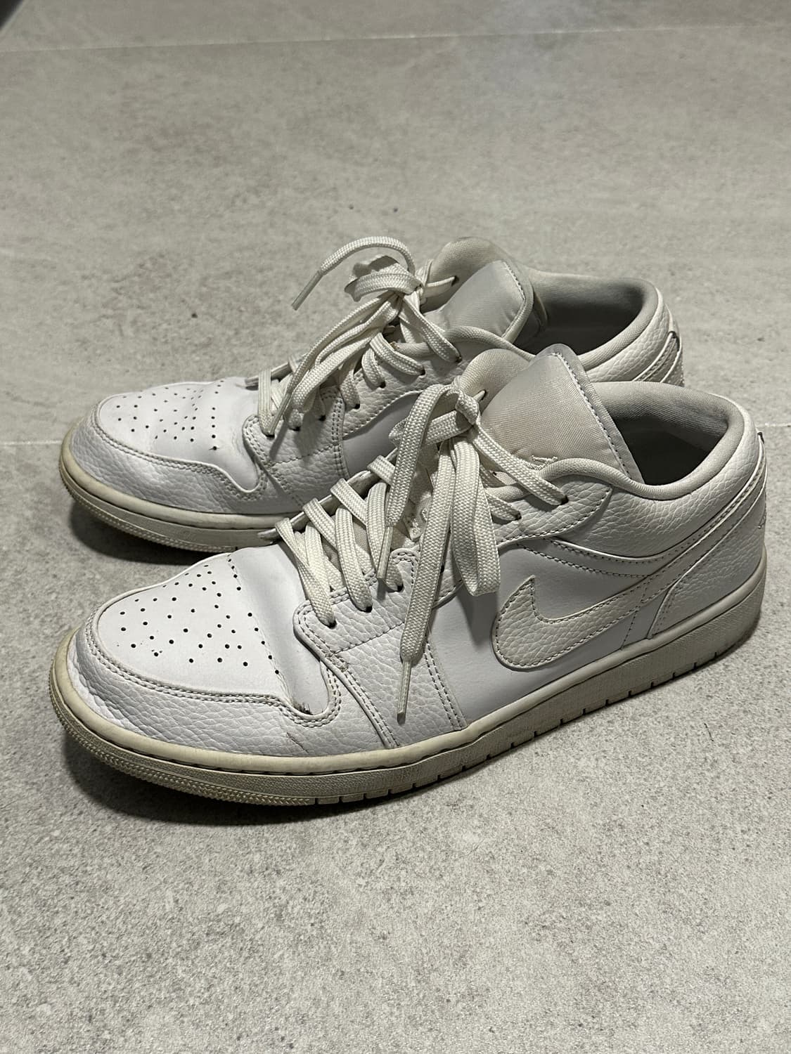 나이키 에어 조던1 로우 트리플 화이트 상품이미지1