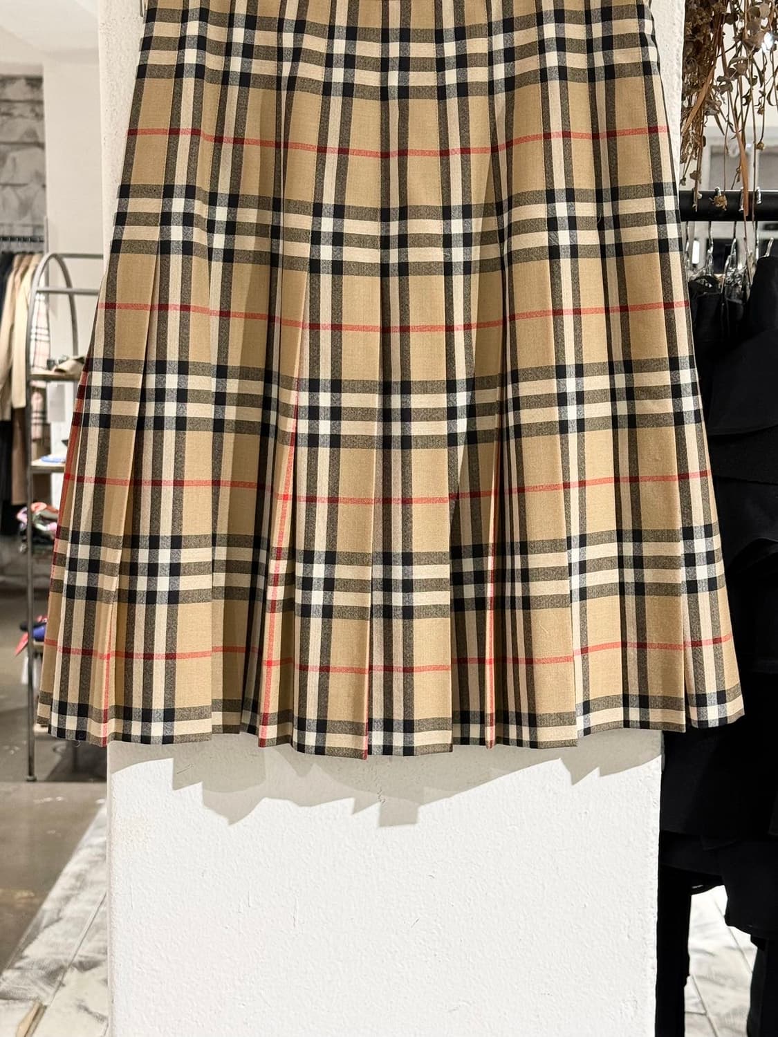 버버리 베이지 노바체크 플리츠 미디스커트 상품이미지6