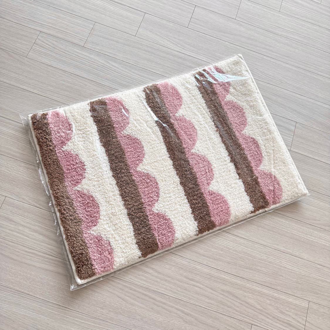 [새상품] 딸기크림 퐁당 케이크 러그 상품이미지4