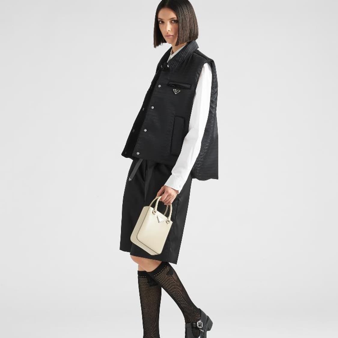 프라다 여자 패딩 리나일론 베스트 블랙 상품이미지2