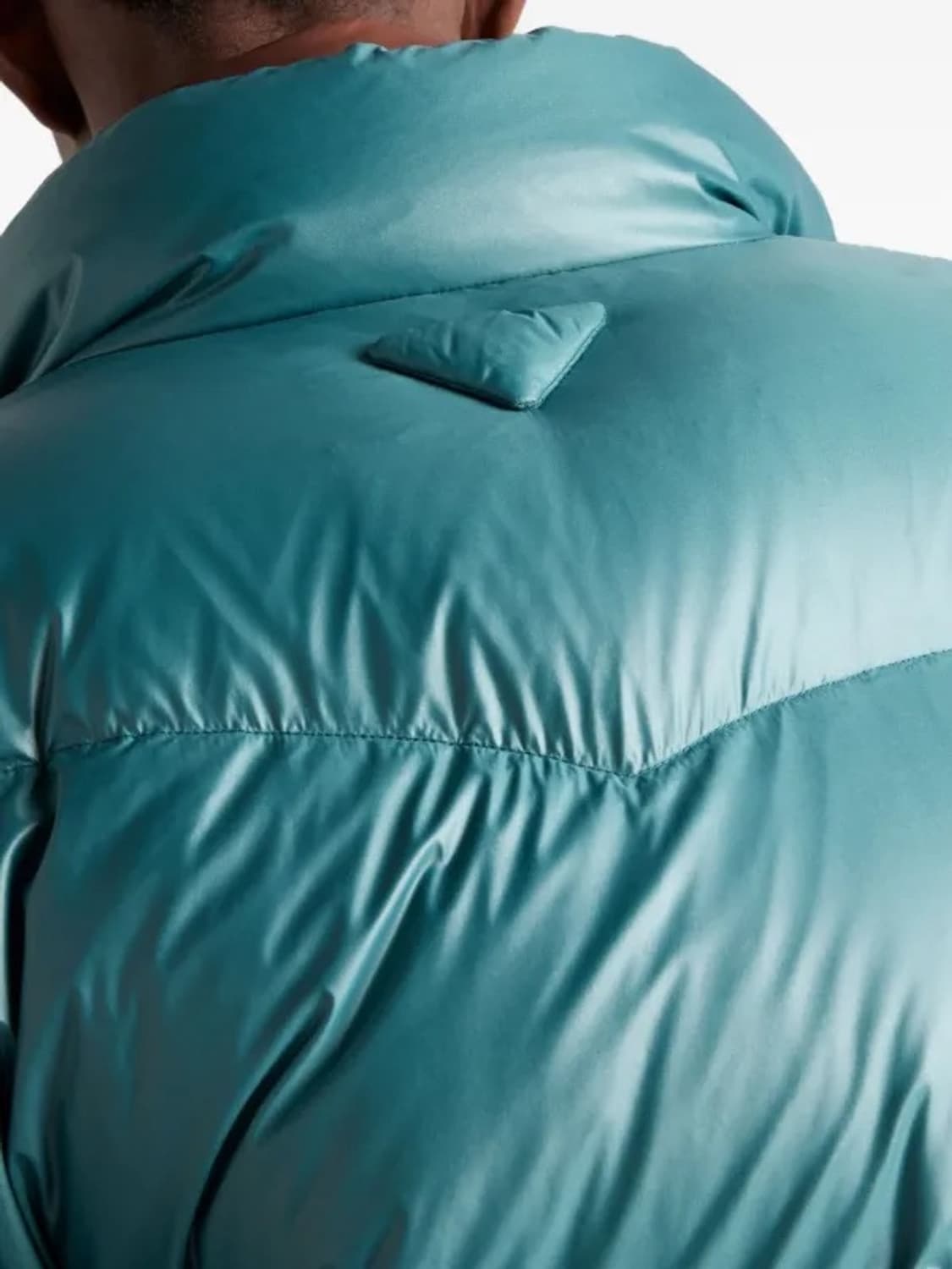 (새제품) 프라다 PRADA 중량 리나일론 다운 재킷 L 상품이미지4