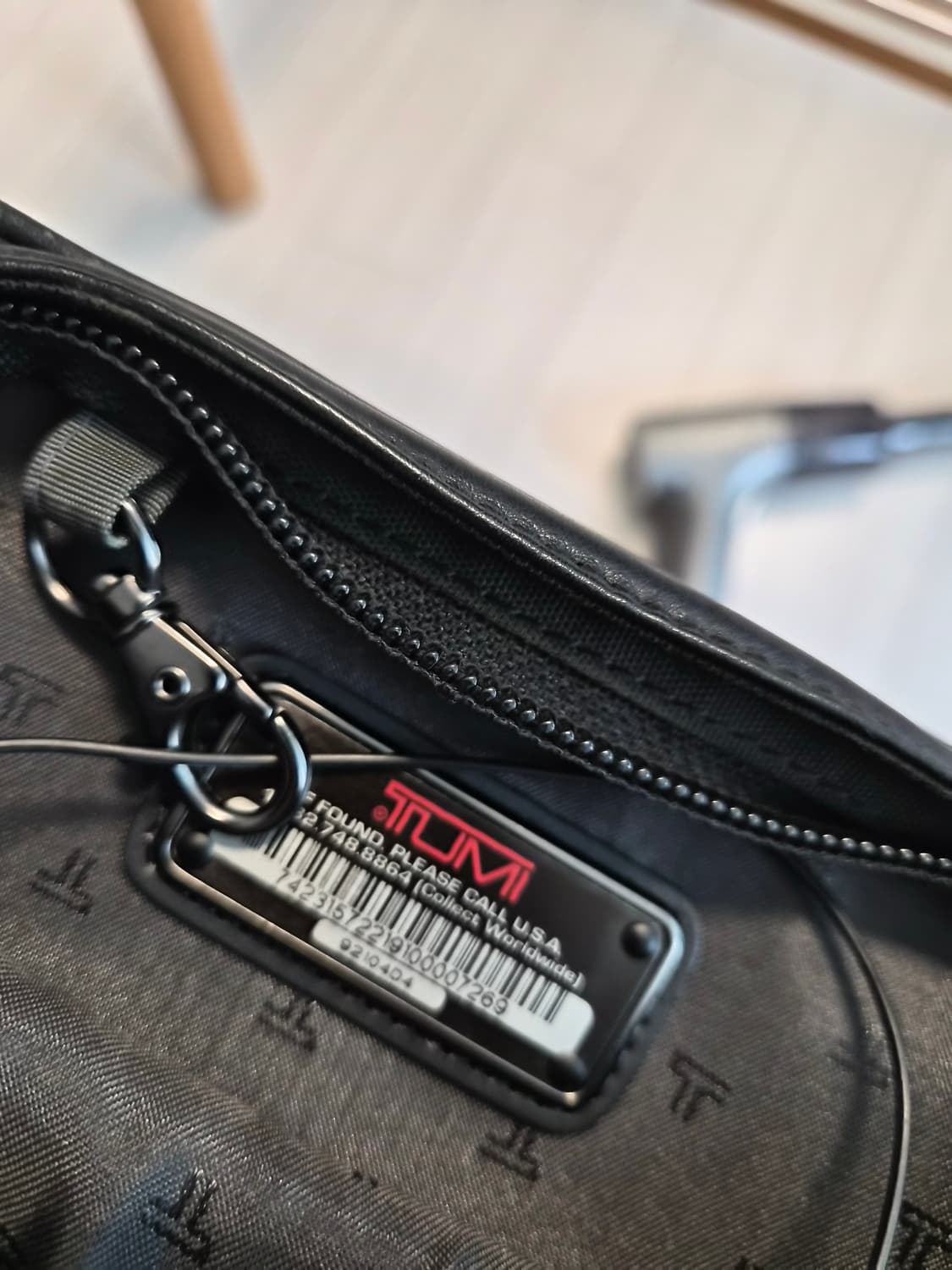 TUMI(투미)의 레더 클러치(세컨드백) 상품이미지8