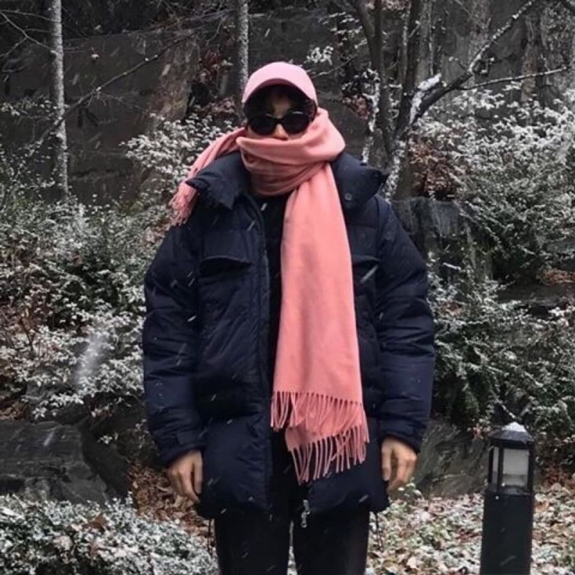 [1/21 하루 특가]아크네 스튜디오 서플러스 패딩 48 국문탭 네이비 상품이미지3