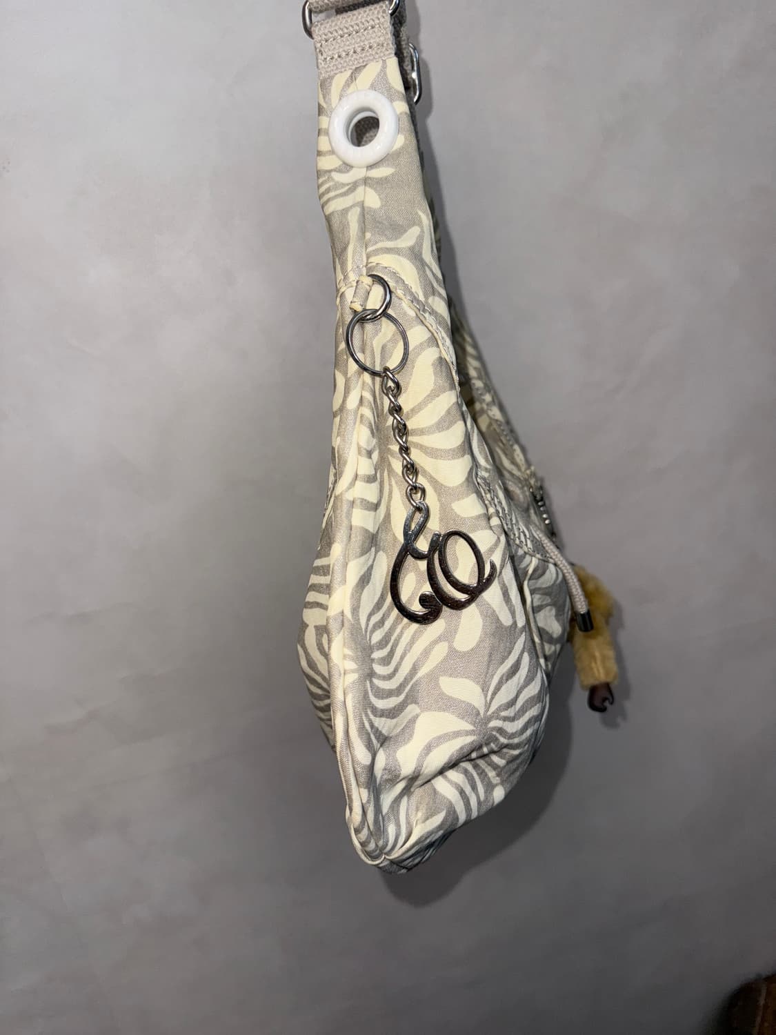 Kipling ash beige flower ribbon hobo bag 상품이미지3