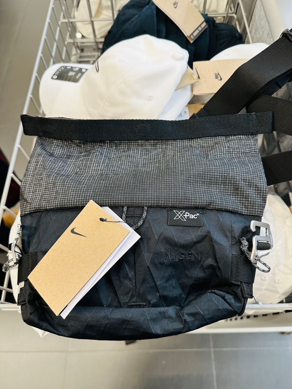 나이키 ACG 아이센 페니팩 힙색 슬링백 웨이스트백 DV4051-011 상품이미지1