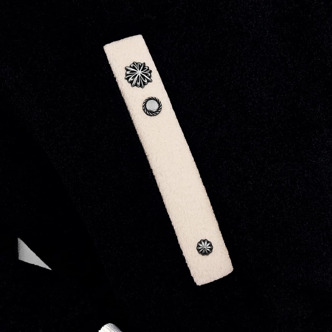 Kyne 웨스턴리벳 패딩 바시티자켓 (black) 상품이미지7