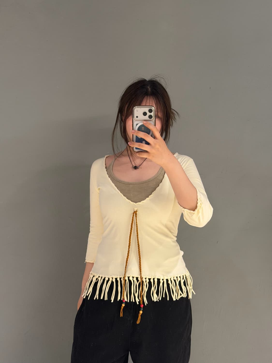 Deep v-neck twist line tassel top 상품이미지2