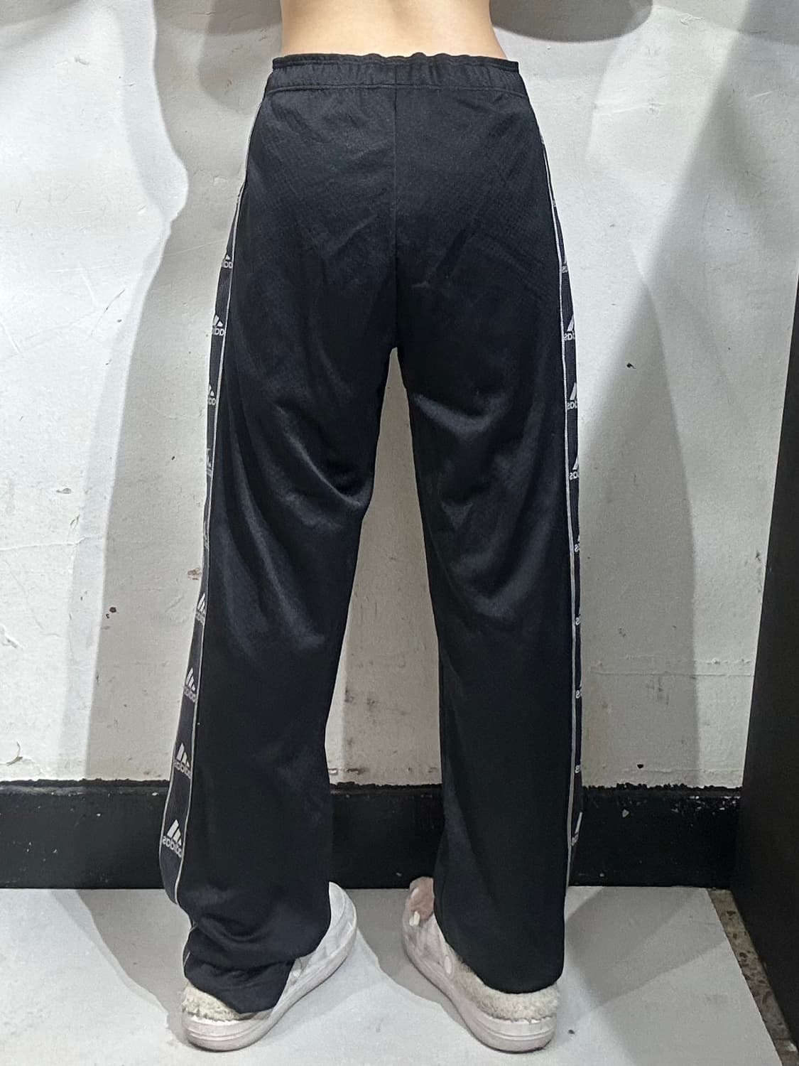 아디다스 블랙 로고 사이드 라인 와이드 추리닝 바지 M 상품이미지3