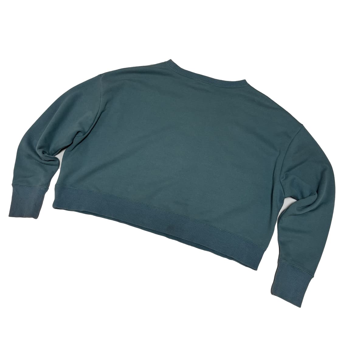 에드윈(EDWIN) 크롭 실루엣 미니 로고 크롭 맨투맨 상품이미지5