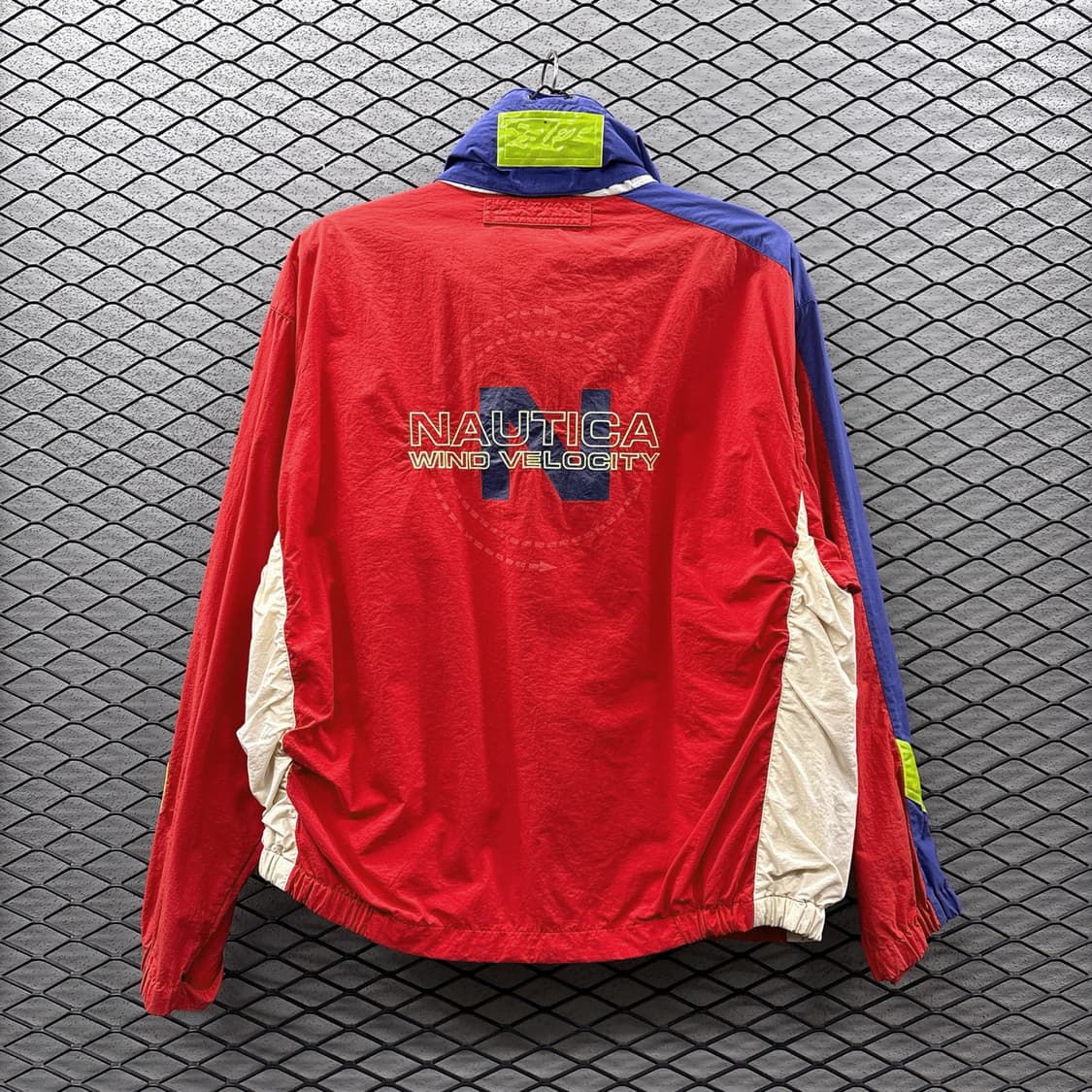 노티카 컴페티션 마운틴파카 컬러블럭 그래픽 디테일 레드 상품이미지3