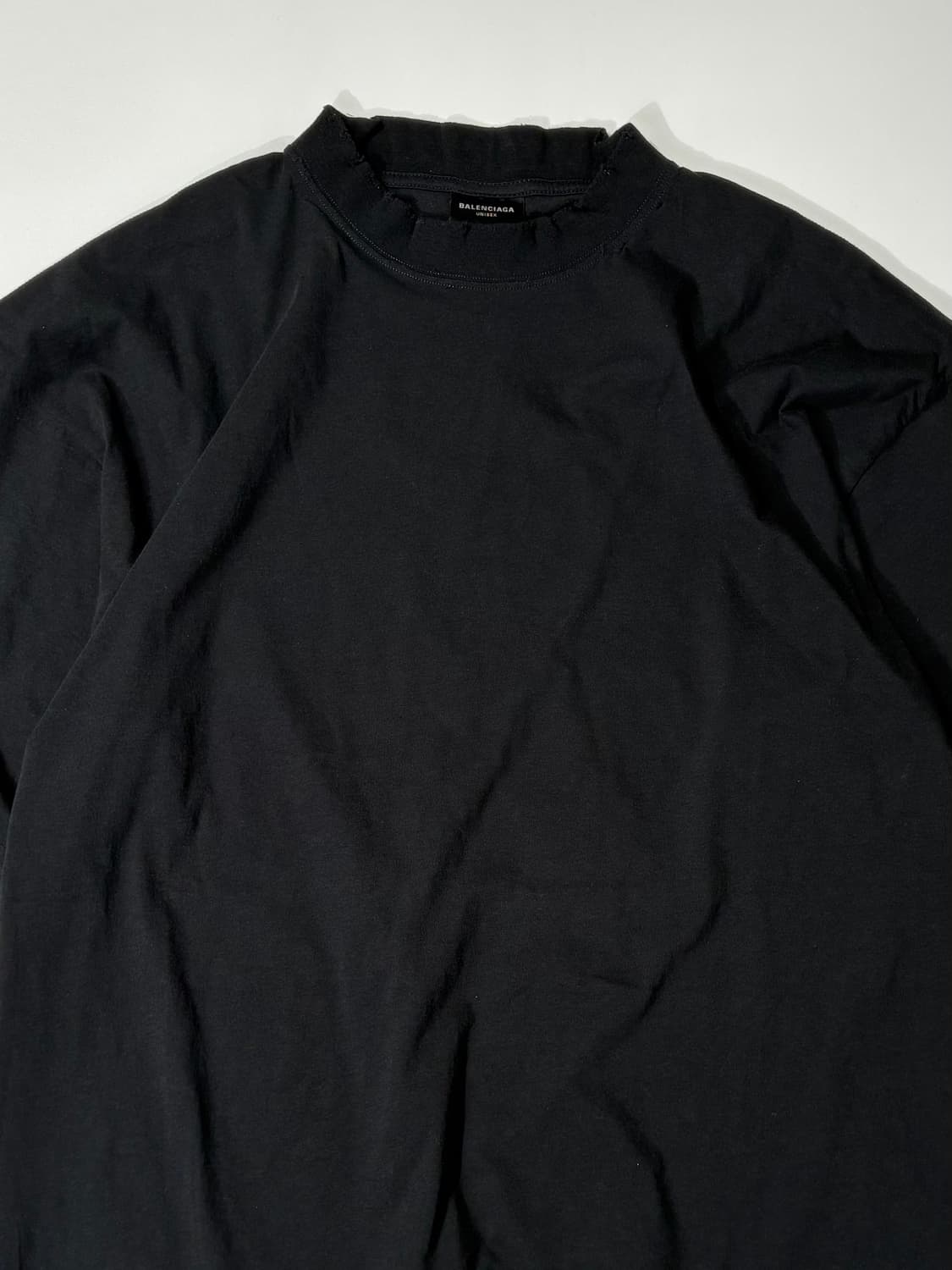 발렌시아가 미디엄 핏 디스트레스드 티셔츠 페이디드 블랙 M사이즈 상품이미지2