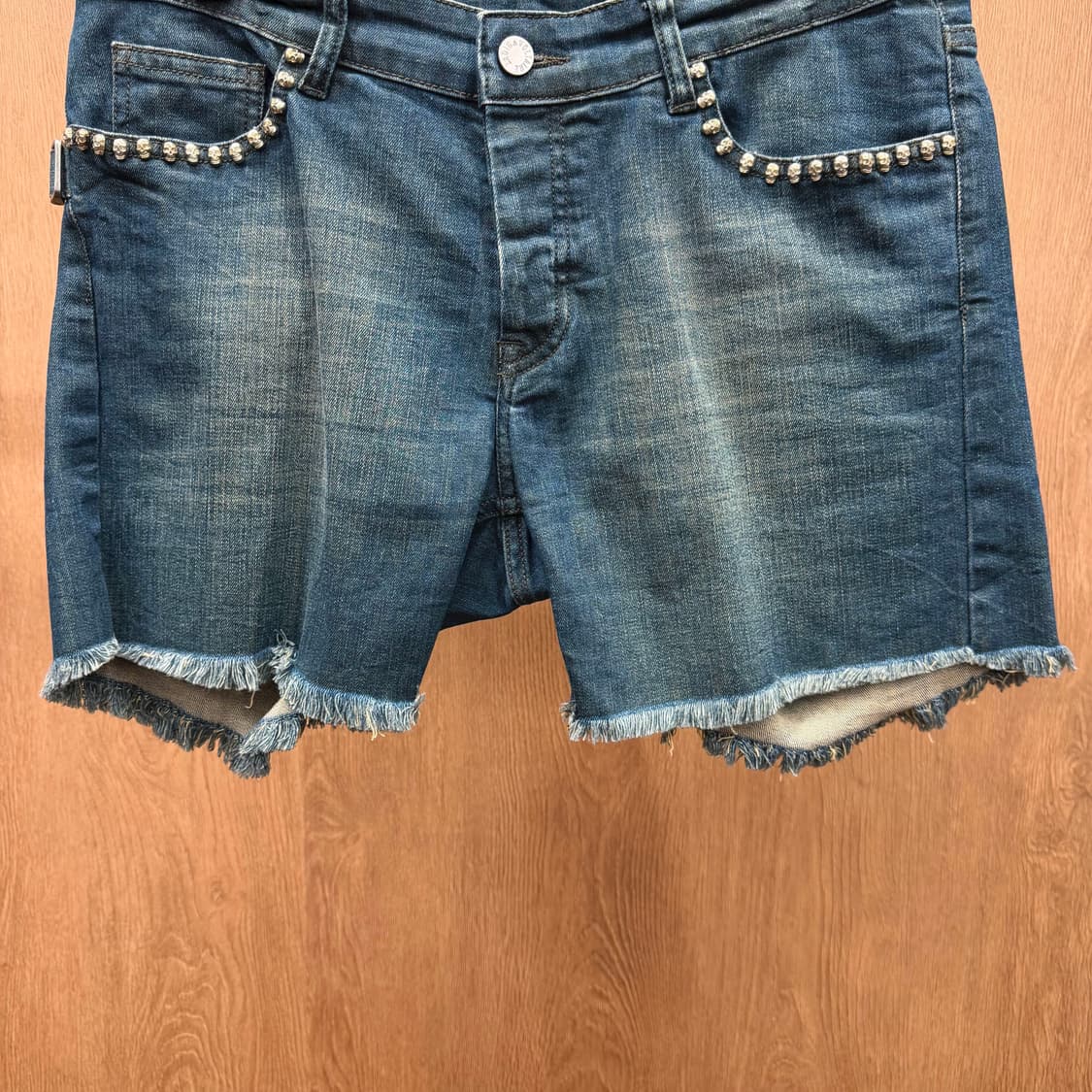 쟈딕 앤 볼테르 데님 숏 팬츠 스컬 스터드 밑단 프린지 디테일 진청 상품이미지5