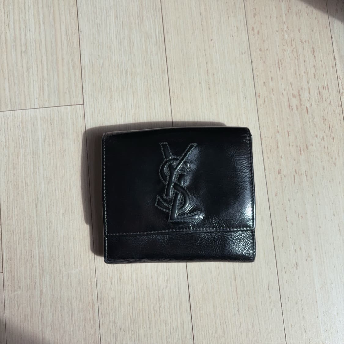 입생로랑 빈티지 블랙 에나멜 반지갑 상품이미지1