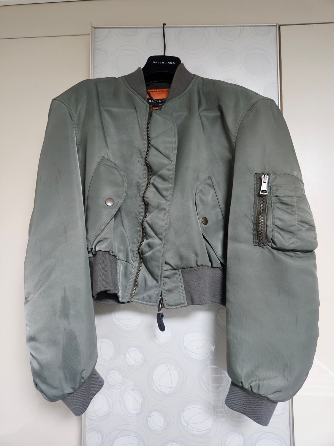 발렌시아가 17ss 크롭 봄버 S (패드버전) 상품이미지1