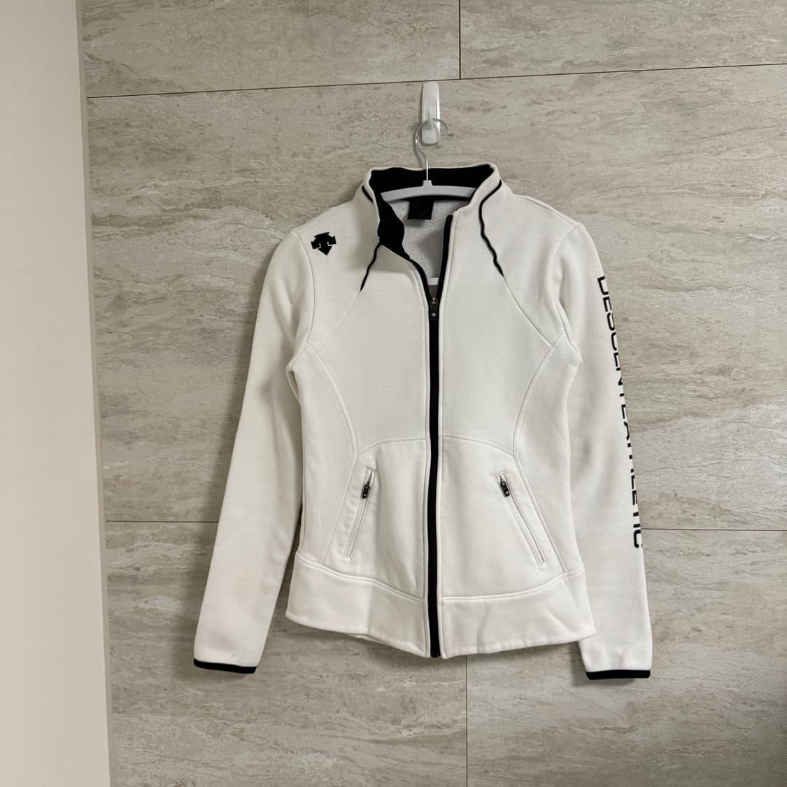 데상트 집업 상품이미지2