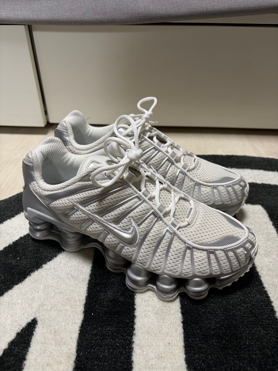(W) 나이키 샥스 TL 메탈릭 실버 235사이즈 상품이미지1