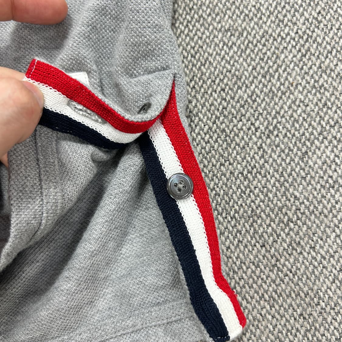 톰브라운 백삼선 그레이 카라티(3) 상품이미지7