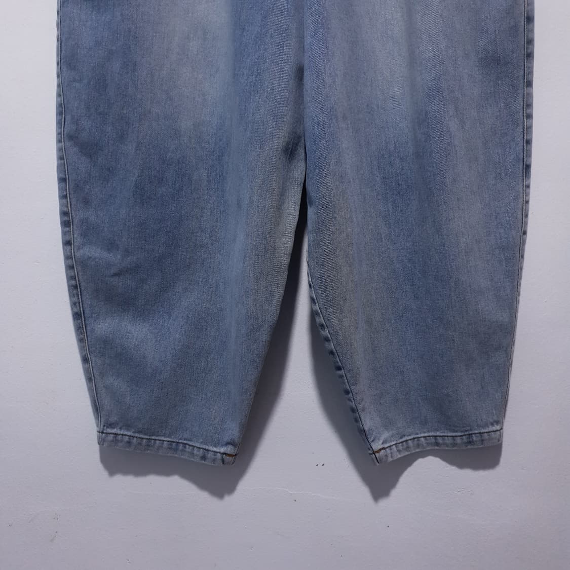 L) 낫포너드 엑스트라 와이드 볼룬 데님 팬츠 연청 상품이미지4