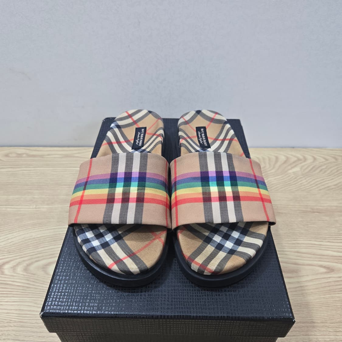41 버버리 레인보우 체크 슬라이드 상품이미지2