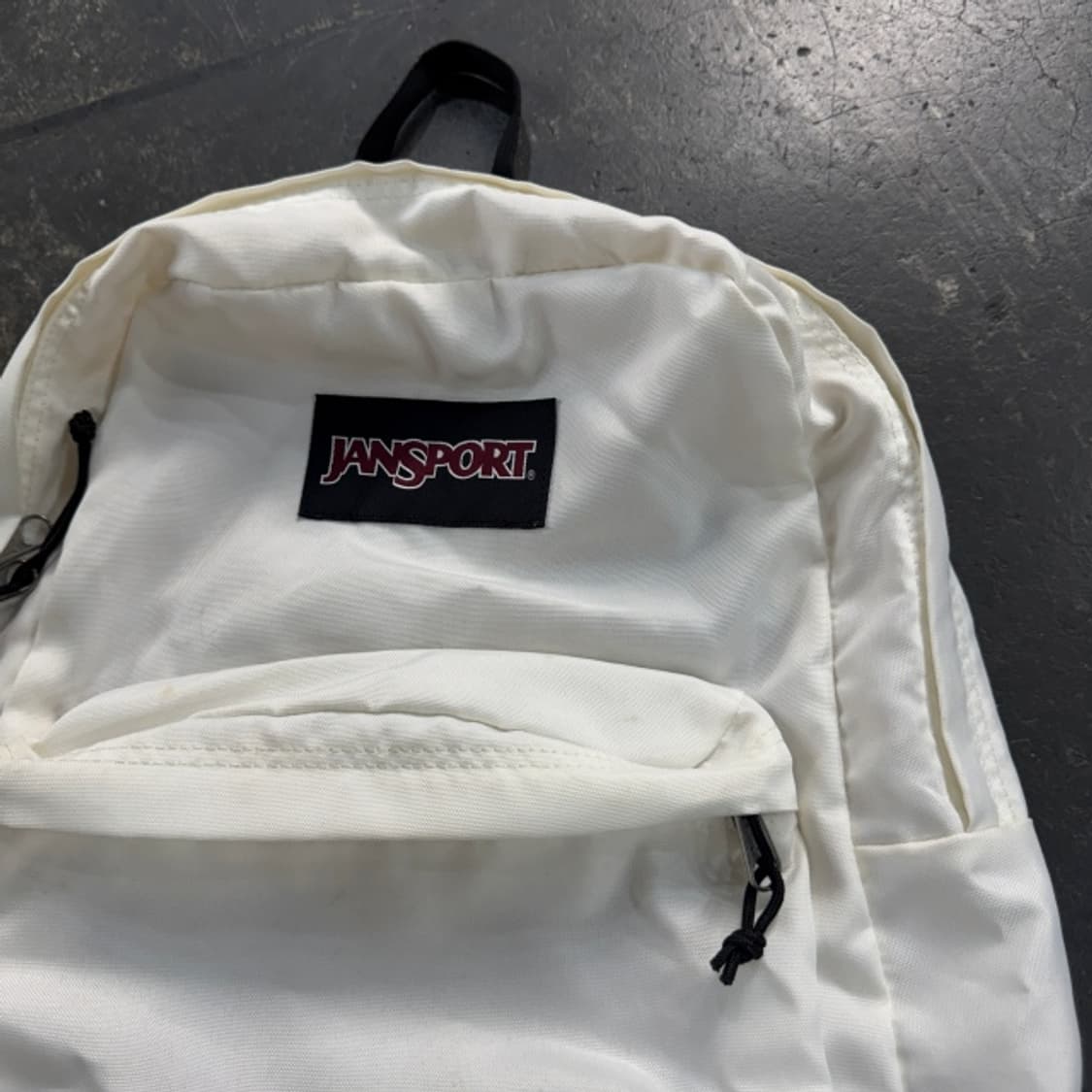 잔스포츠 화이트 백팩 상품이미지2