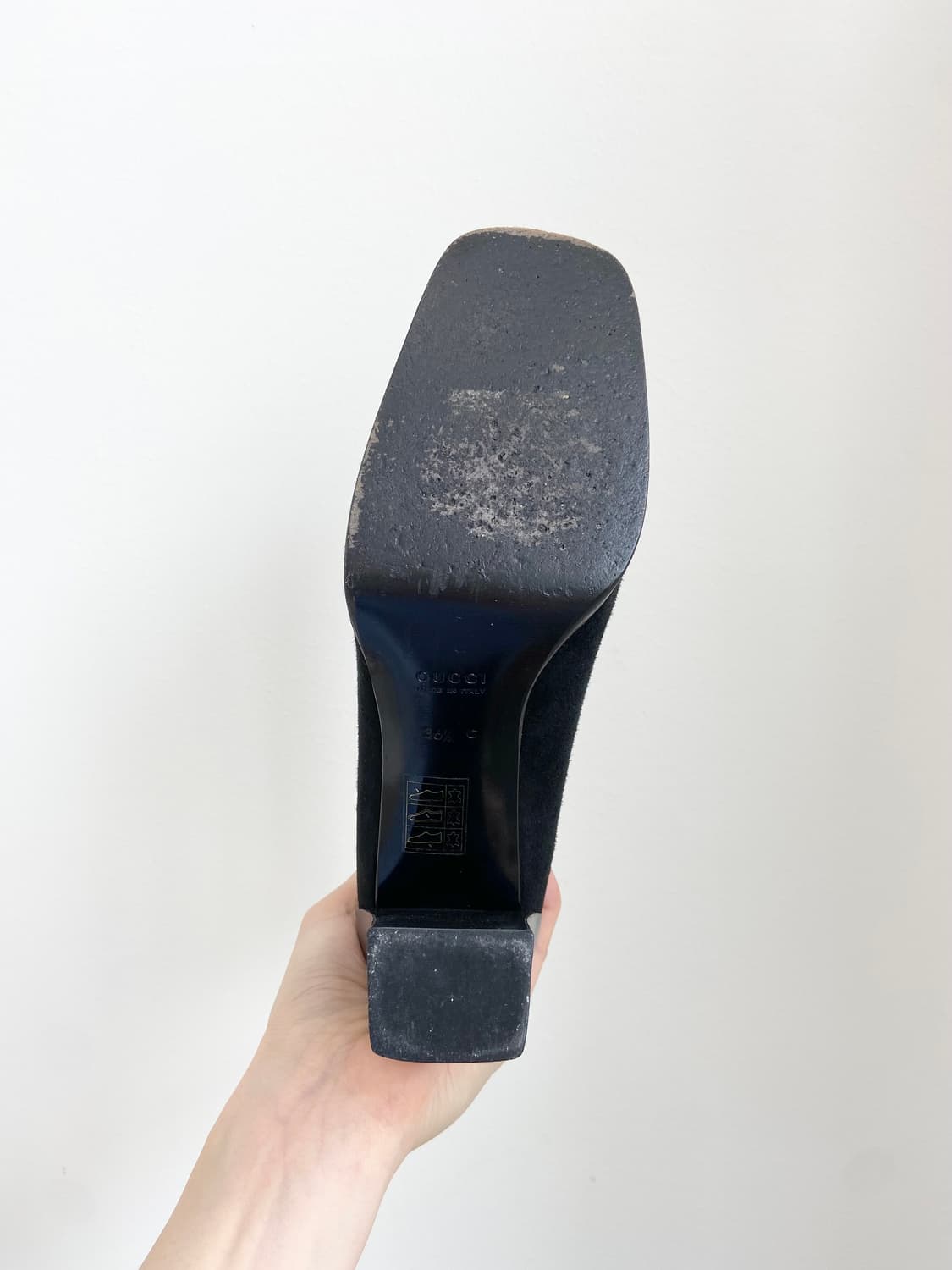 구찌 스퀘어토 스웨이드 펌프스  상품이미지9