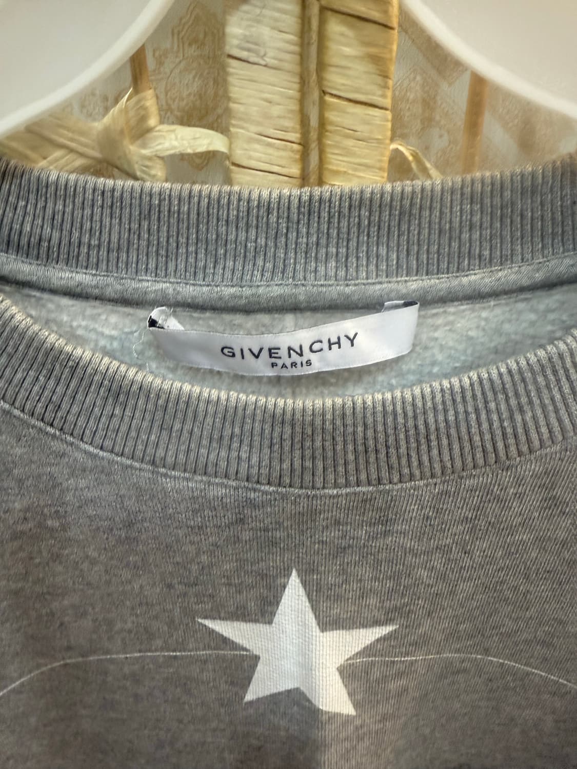 100 정품 지방시 몽키 맨투맨 팝니다 상품이미지2