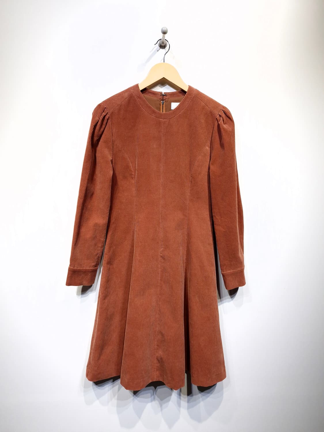 던스트 코듀로이 퍼프슬리브 플레어 드레스 오렌지브라운 상품이미지3