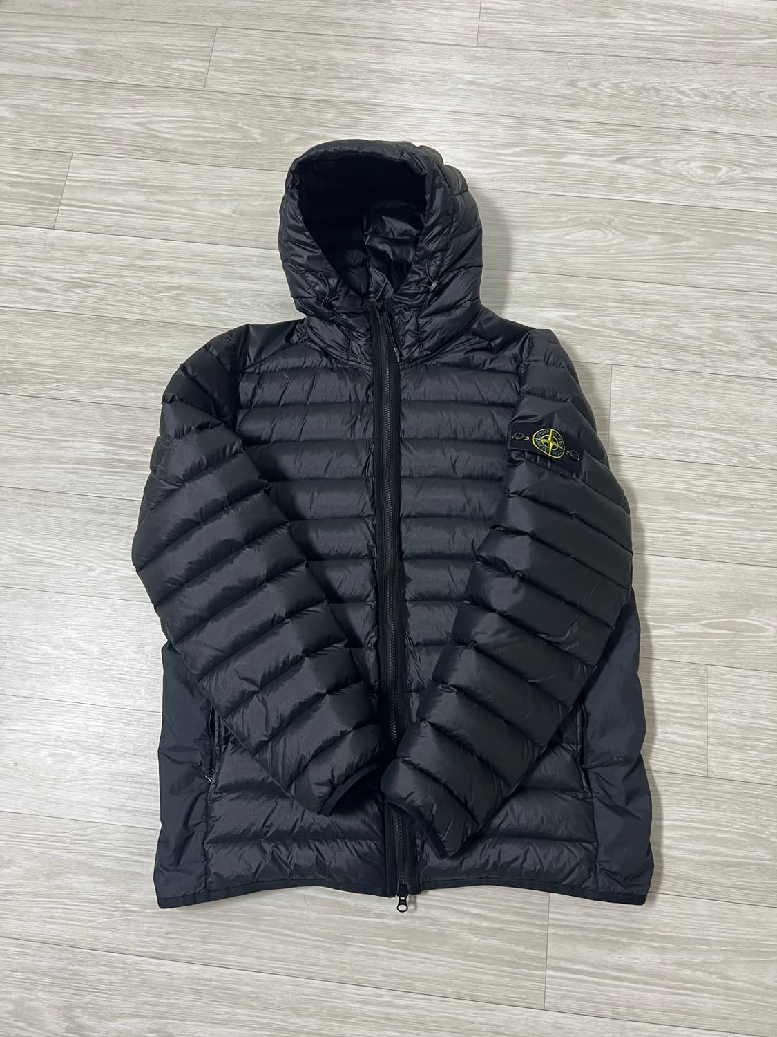 스톤아일랜드 룸우븐 경량패딩 후드 24FW  상품이미지1