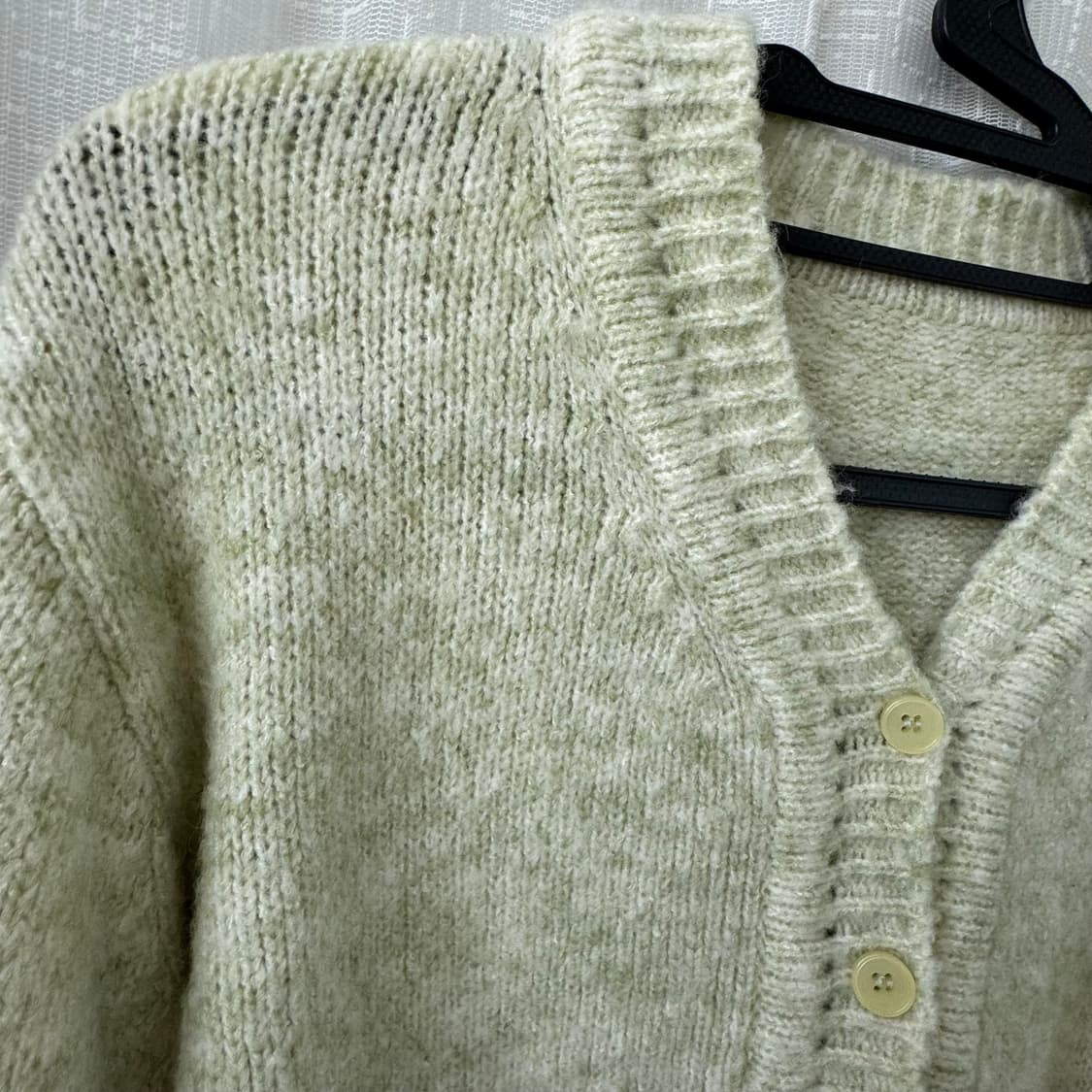 연두빛 브이넥 니트 가디건 상품이미지3