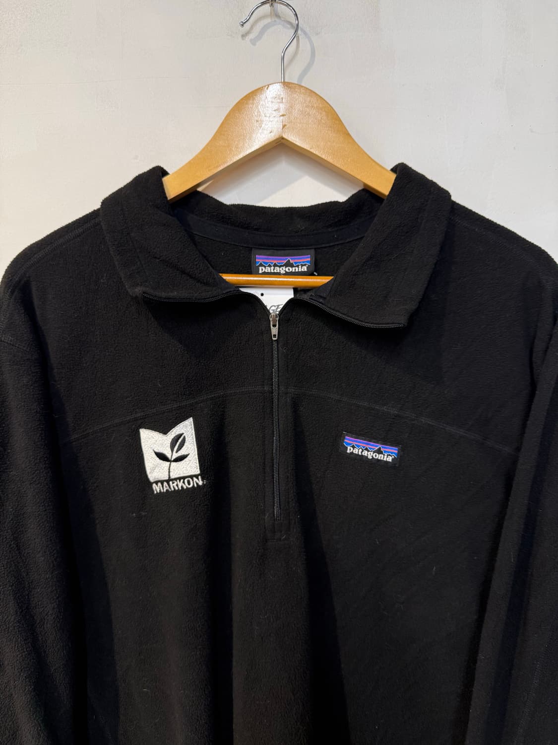 파타고니아 블랙 플리스 하프집업 상품이미지2