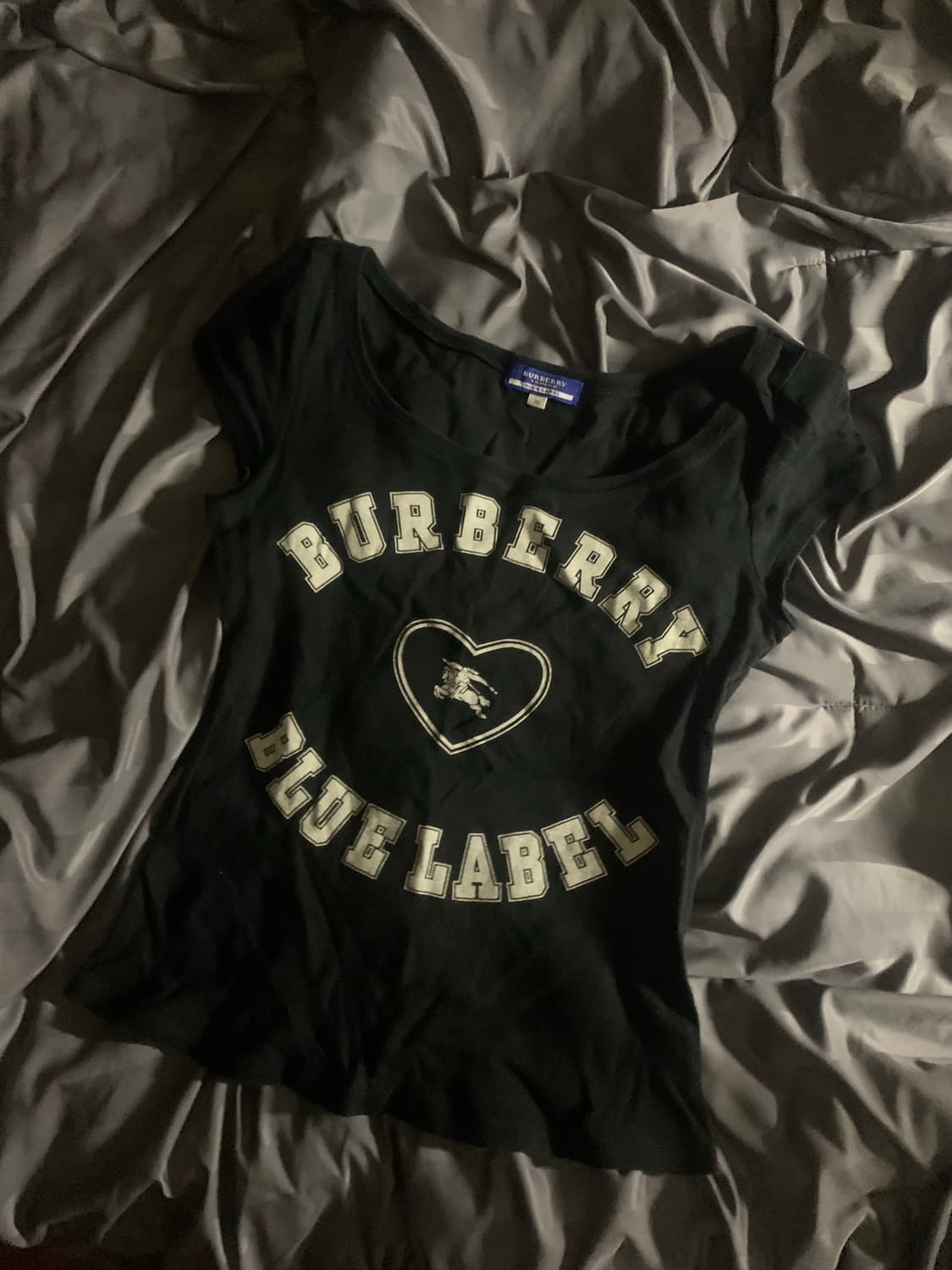 버버리 블루라벨 블랙 빅로고 하트 탑 상품이미지2