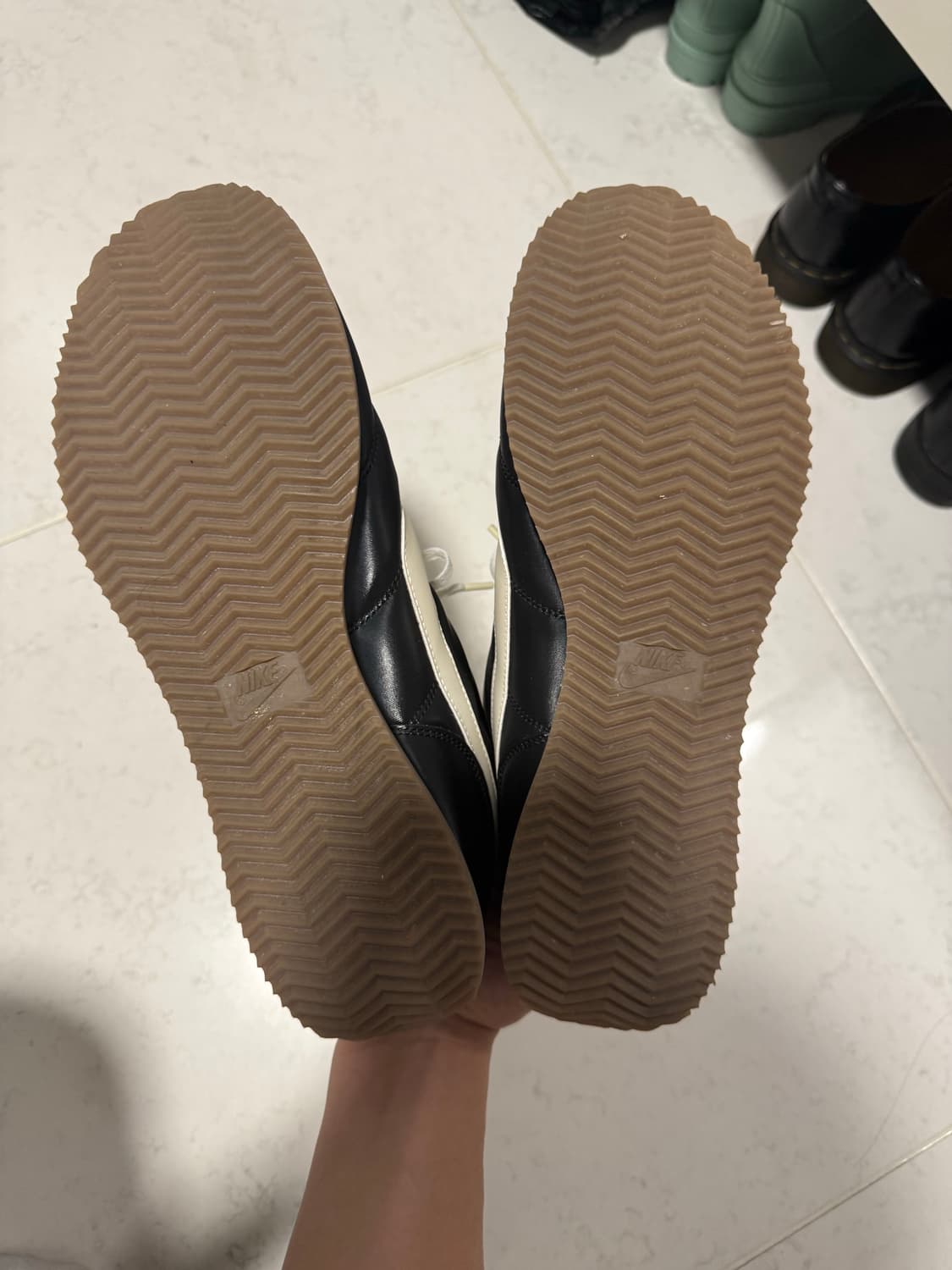 나이키 코르테즈 SE 블랙 검 브라운 (290) 상품이미지5