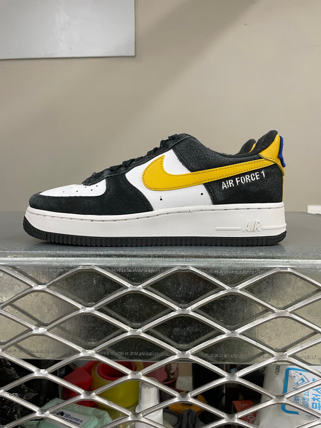 나이키 에어포스1 LV8 블랙 다크 설퍼 240 (gr-4220) 상품이미지1