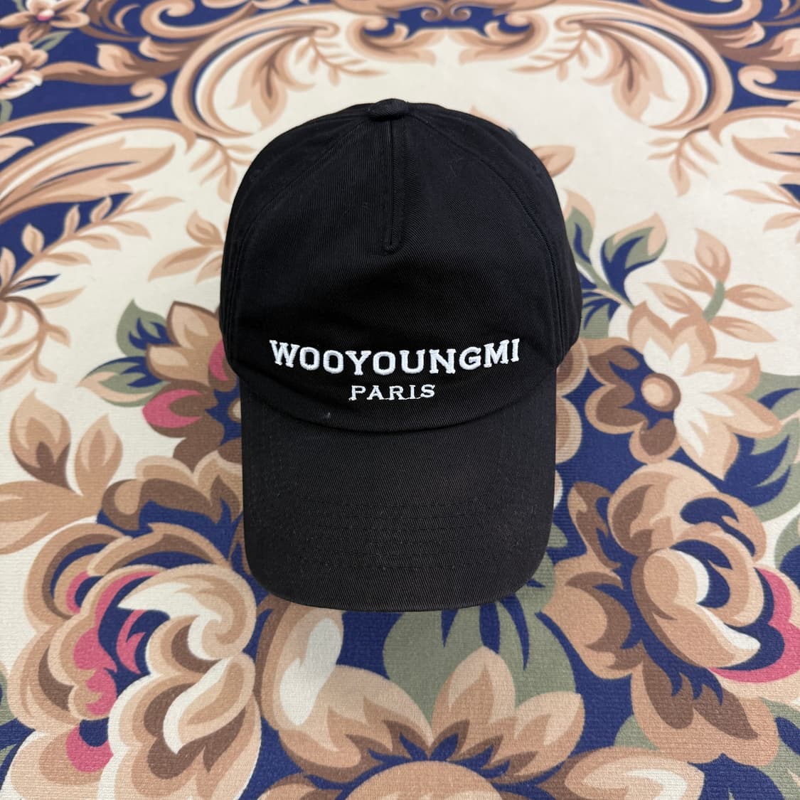 우영미 WOOYOUNGMI 로고 볼캡(블랙) 상품이미지1