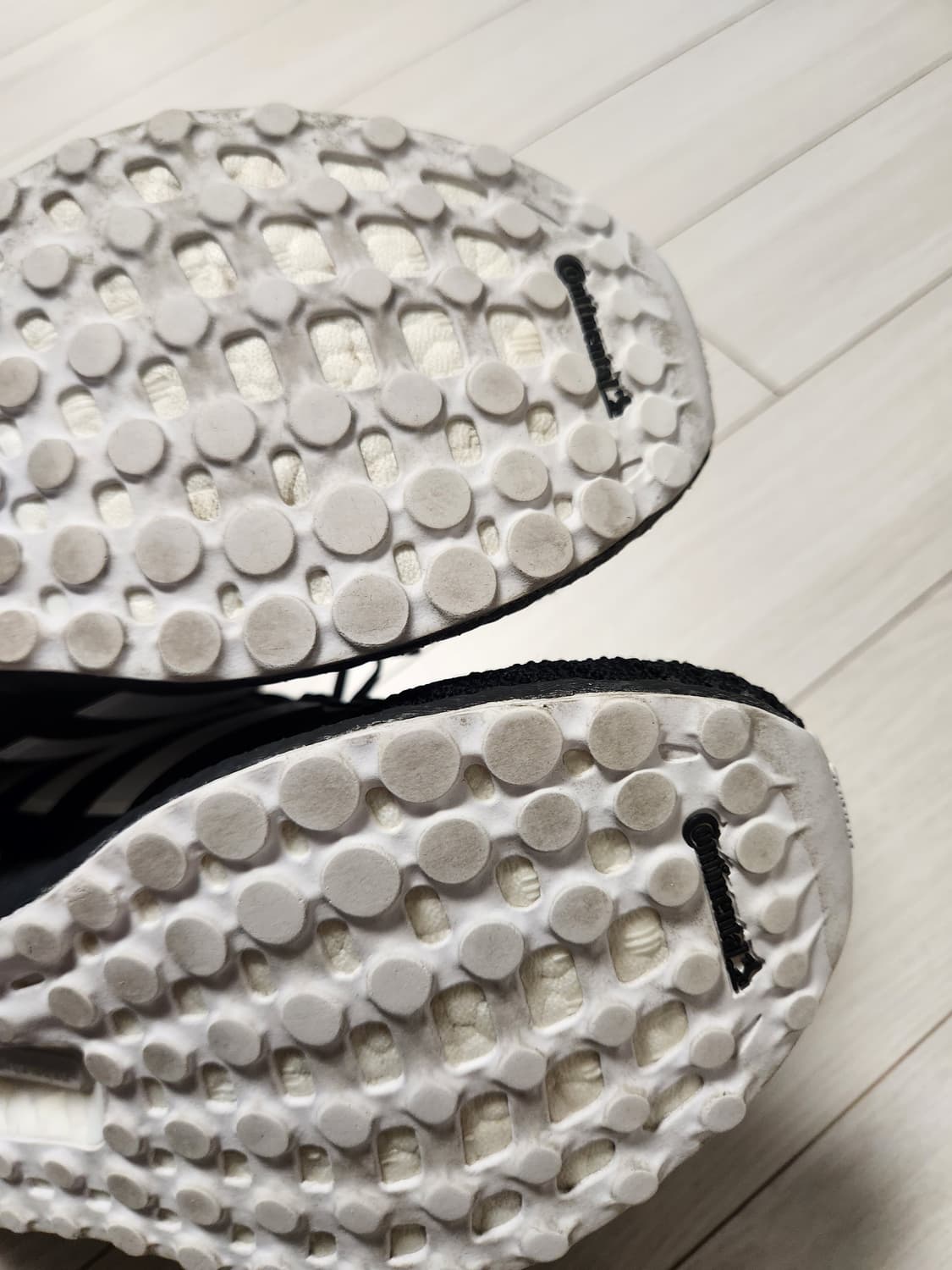 아디다스 운동화 울트라부스트 4.0 G28965 러닝화 사이즈255

아 상품이미지10