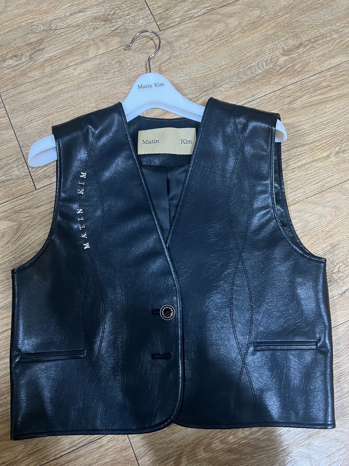 마뗑킴 SPELL STUD LEATHER VEST IN BLACK 상품이미지2