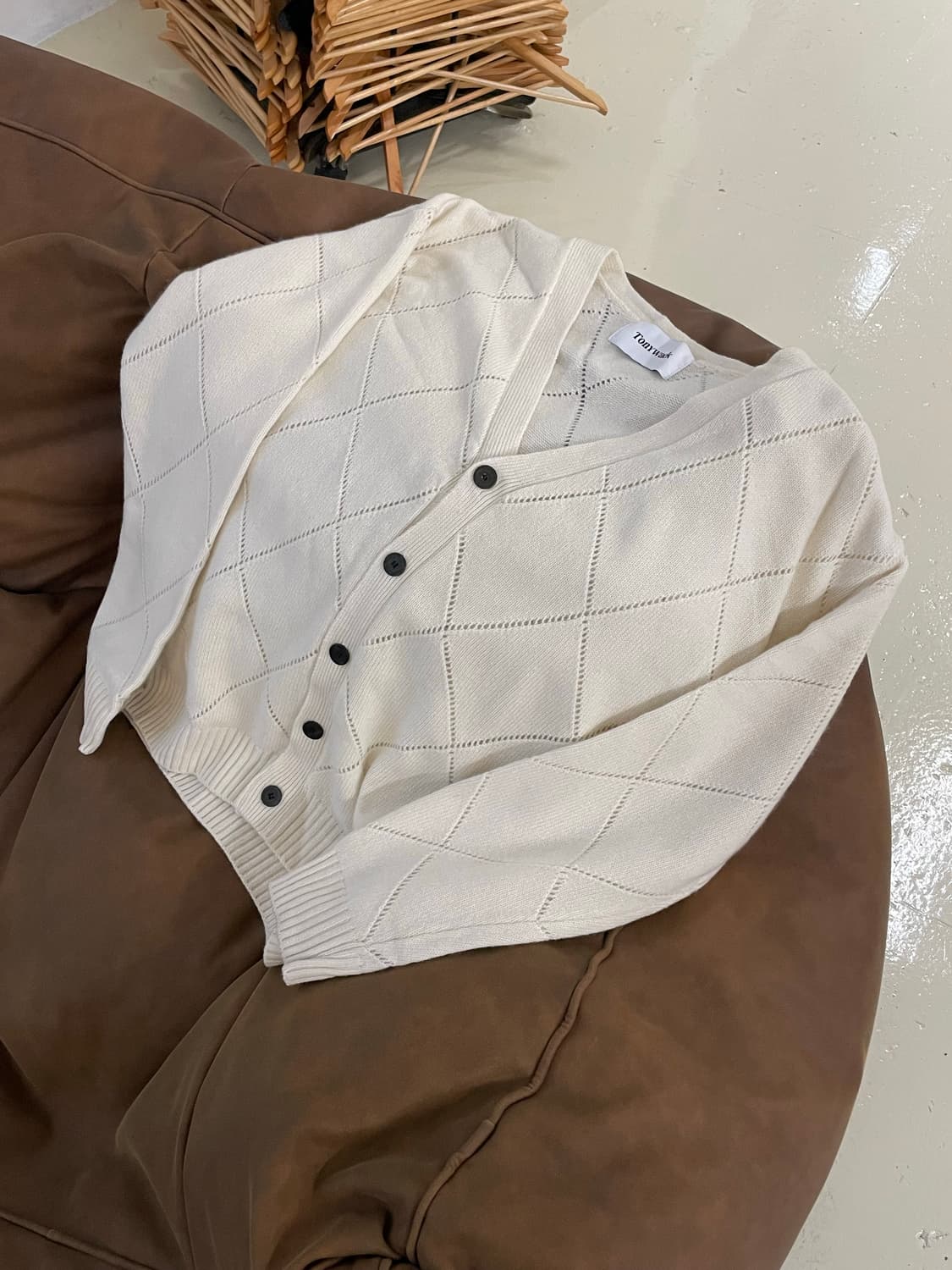 TONYWACK 토니웩 펀칭 아가일 가디건 상품이미지4