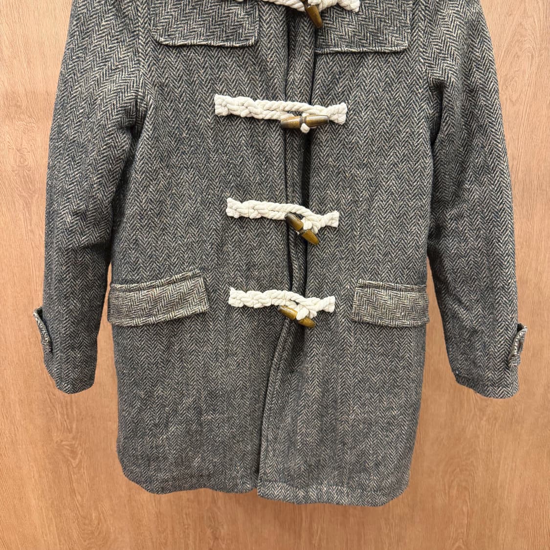 해리스 트위드 더플 코트 헤링본 패턴 로프 토글 후드 디테일 브라운 상품이미지5