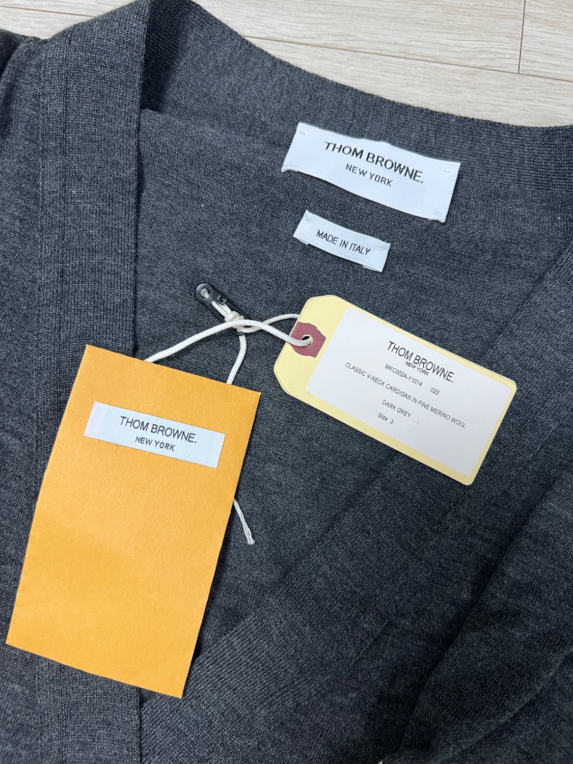 톰브라운 4바 가디건 MKC002A 사이즈3 /택 보유 /상태 A급 상품이미지2