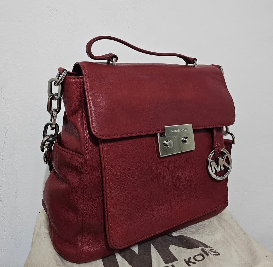 마이클코어스  버건디색상 소가죽 빈치지 숄더백 28*27*16 상품이미지2