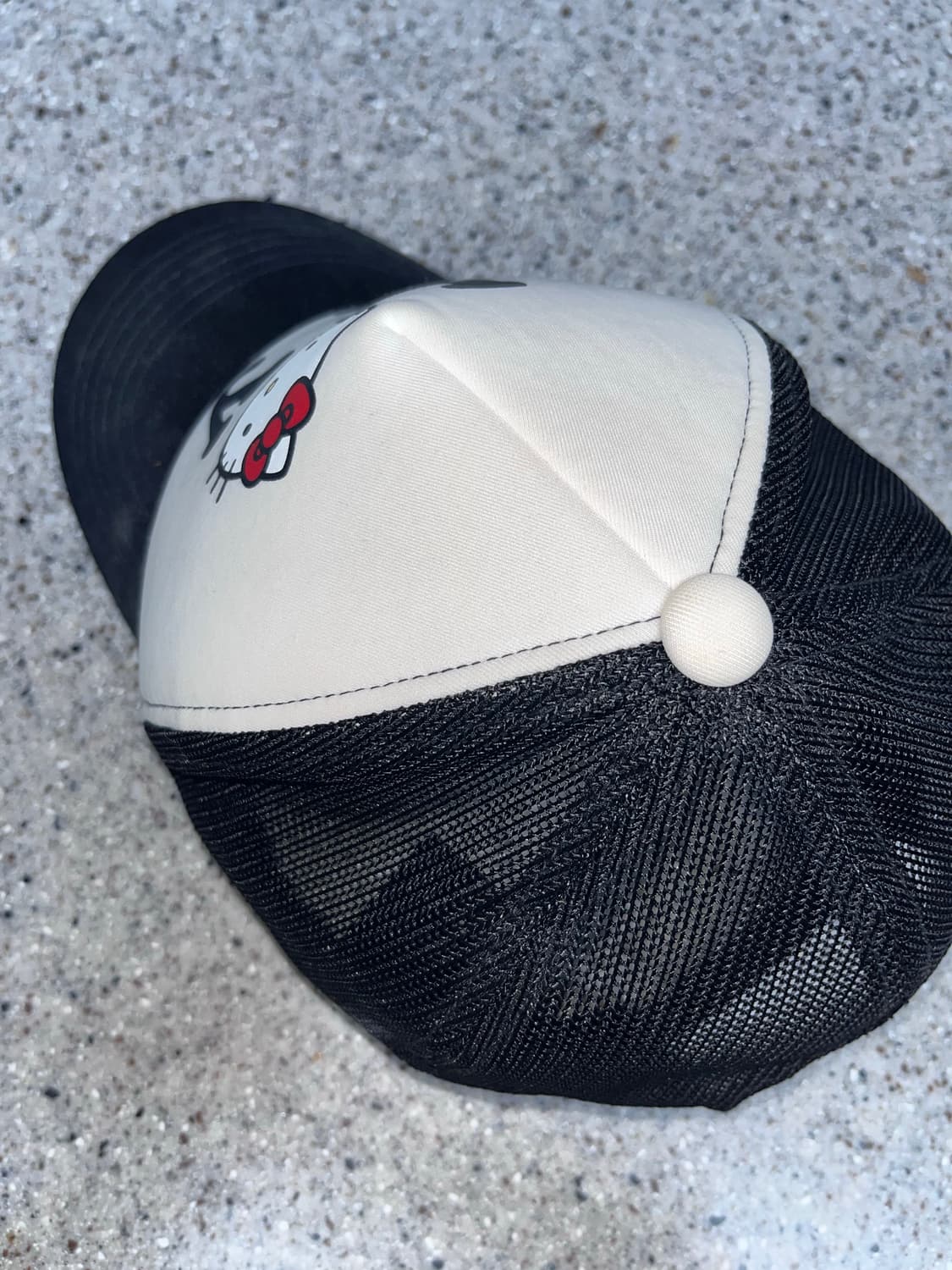 [무료배송 / 크림에서_158,000] 오픈 Yy x 헬로 키티 트러커캡 상품이미지5