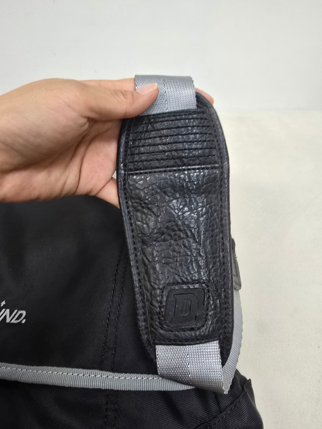 디젤 가죽배색 세련된 데일리 크로스백 상품이미지6