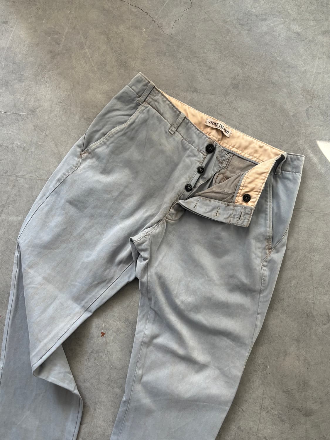 Stone Island 스톤아일랜드 라이트블루 가먼트다잉 치노 팬츠 상품이미지1