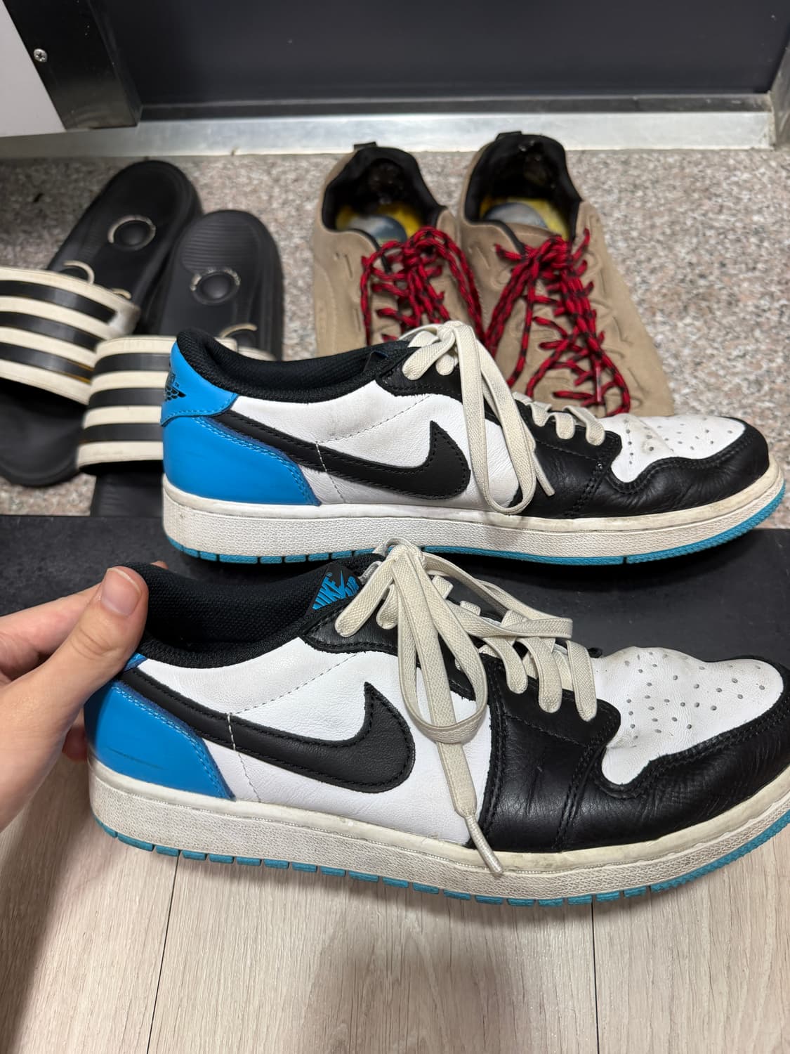 Jordan 1 Retro Low OG Black and Dark Pow 상품이미지6
