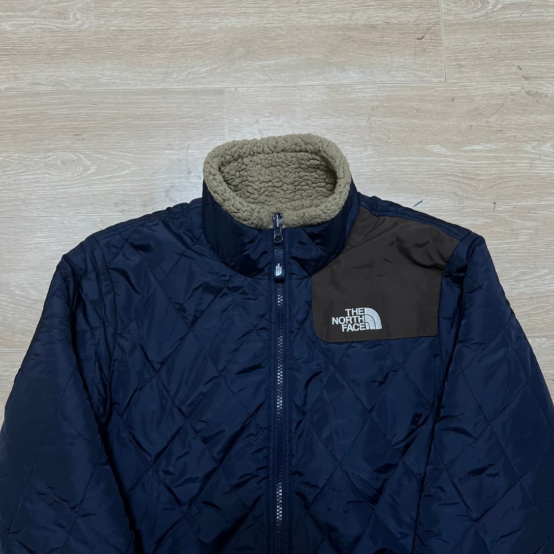 노스페이스 여성 리버시블 뽀글이 후리스 퀼팅점퍼 [네이비] S/90 상품이미지2
