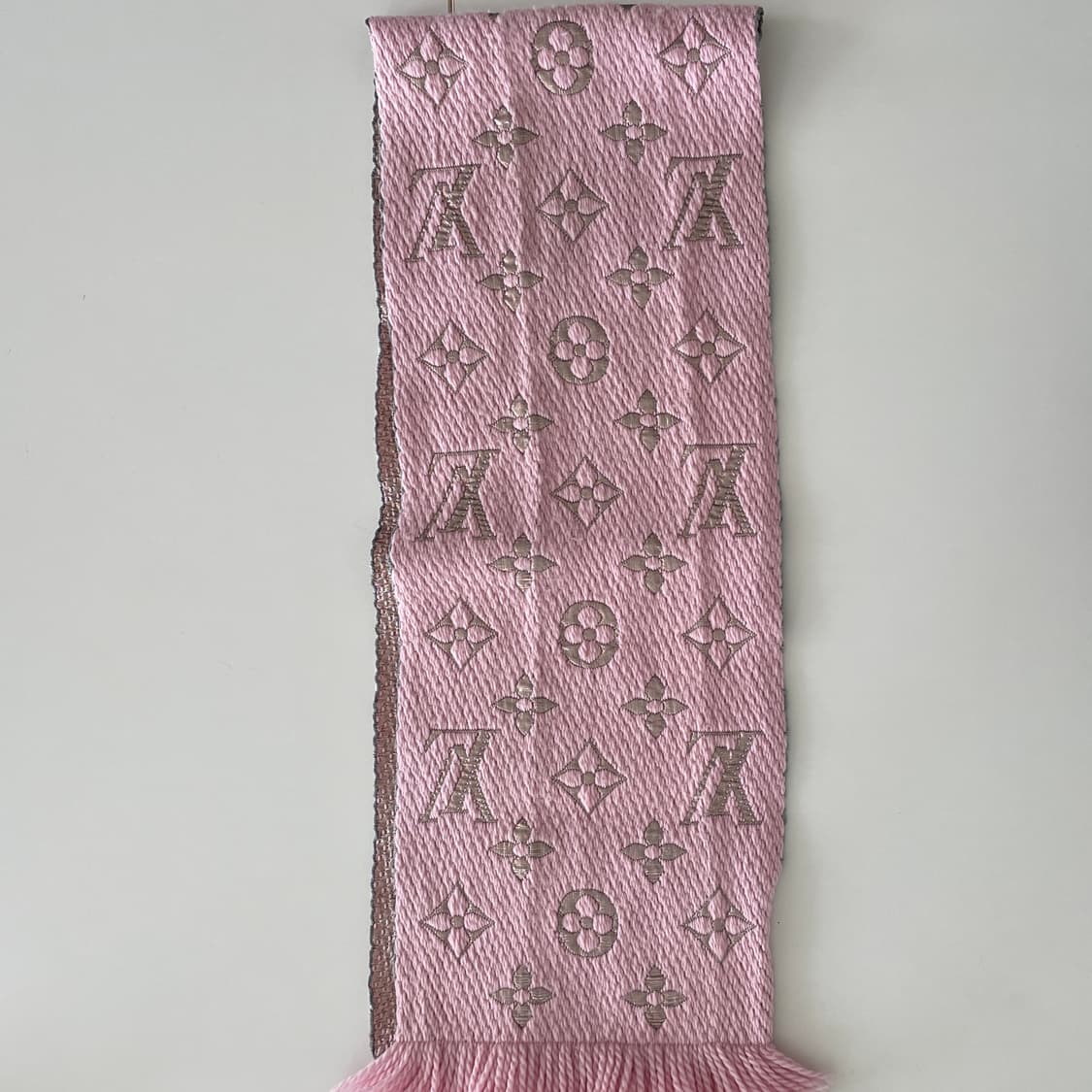 루이비통 모노그램 패턴 핑크 글리터 장식 머플러 상품이미지3