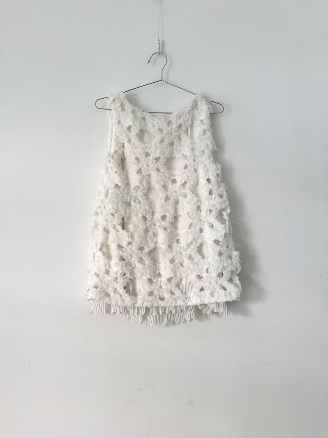 Embroidery rose hole top / ivory 상품이미지3