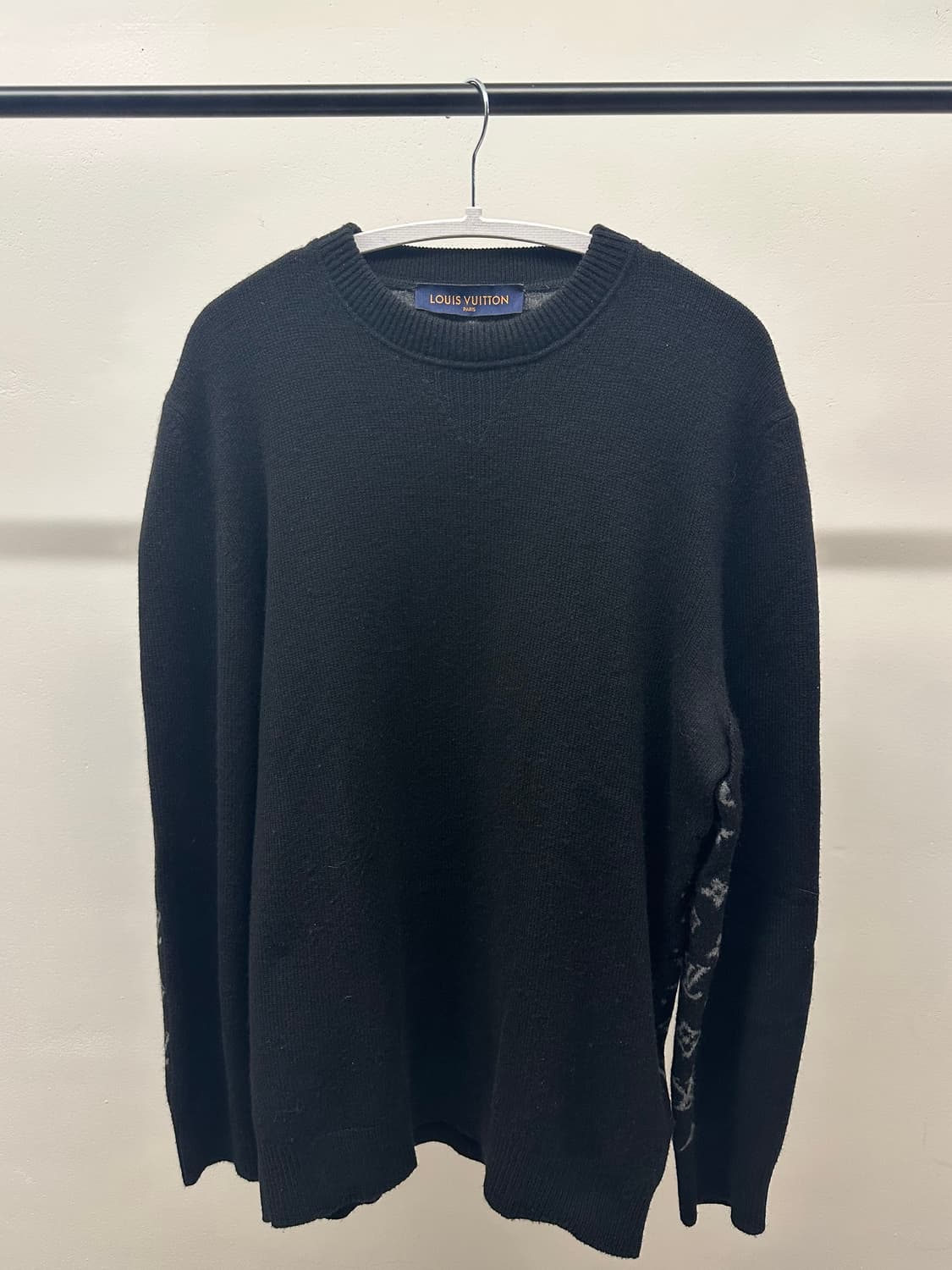 A / M 루이비통 하프앤하프 캐시미어 크루넥 니트 블랙 화이트 상품이미지2