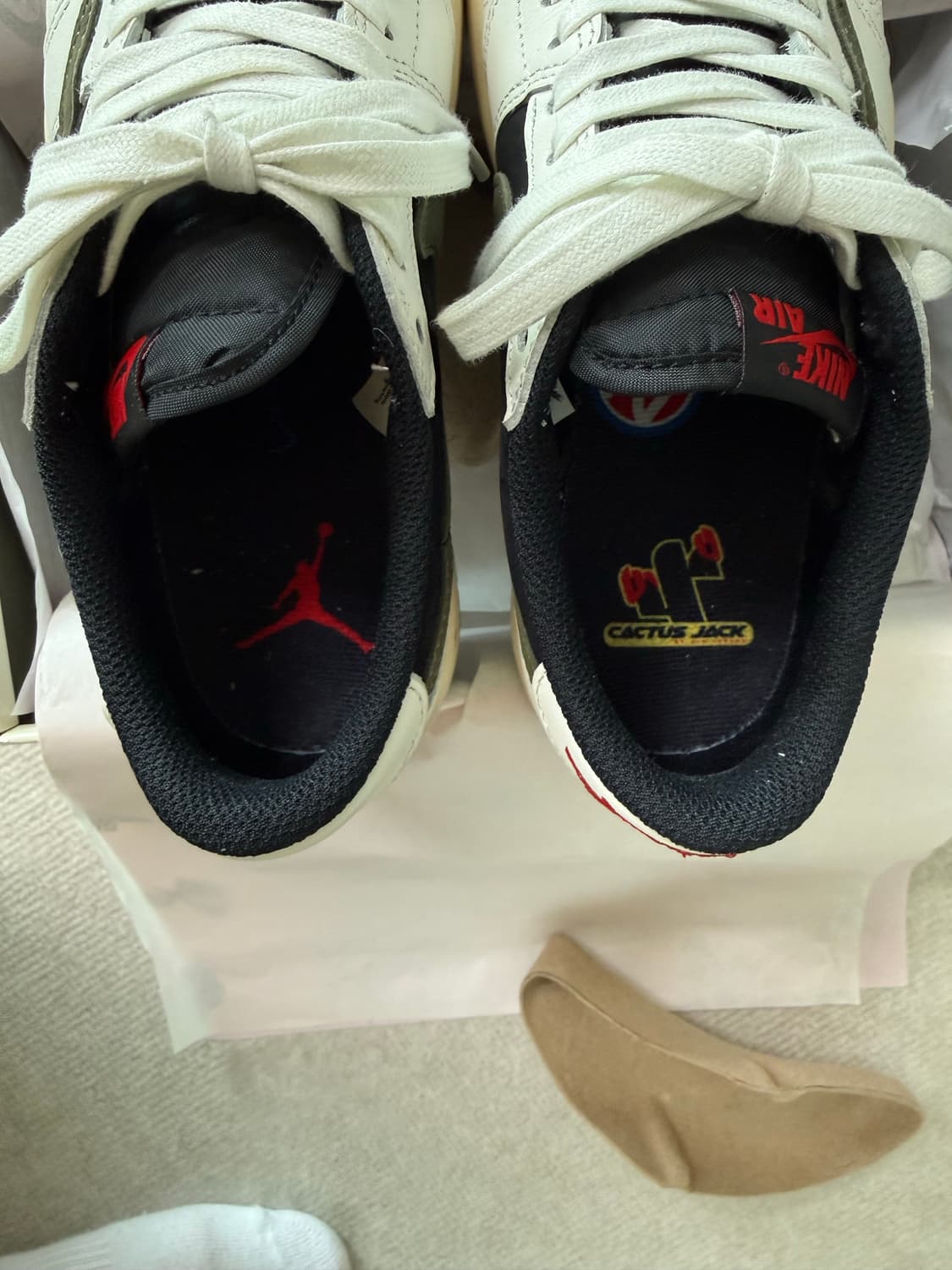 나이키 트래비스 스캇 OG 로우 올리브 상품이미지9